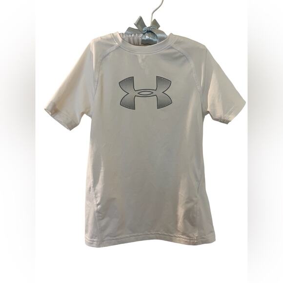 Under Armour Boys Heatgear Large Logo White Fitted Tee Top SZ YSM - Picture 1 of 5